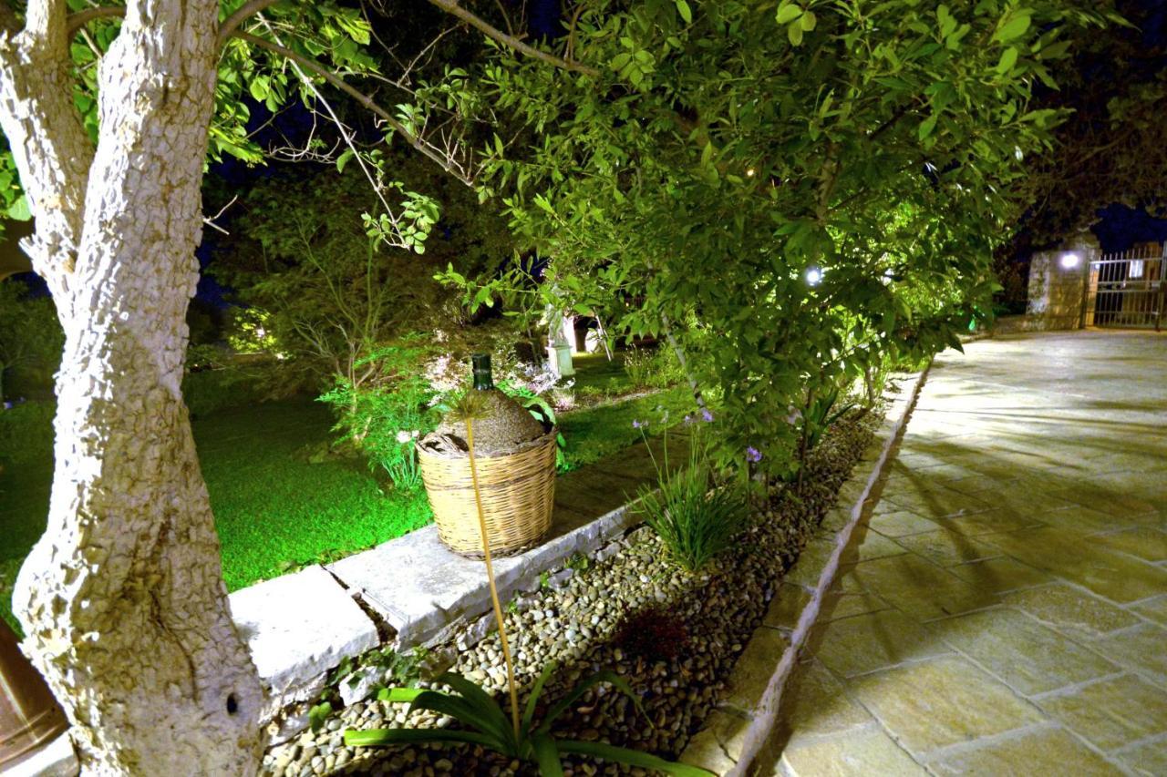 Bed and Breakfast Trulli Petra Chiara Locorotondo Esterno foto