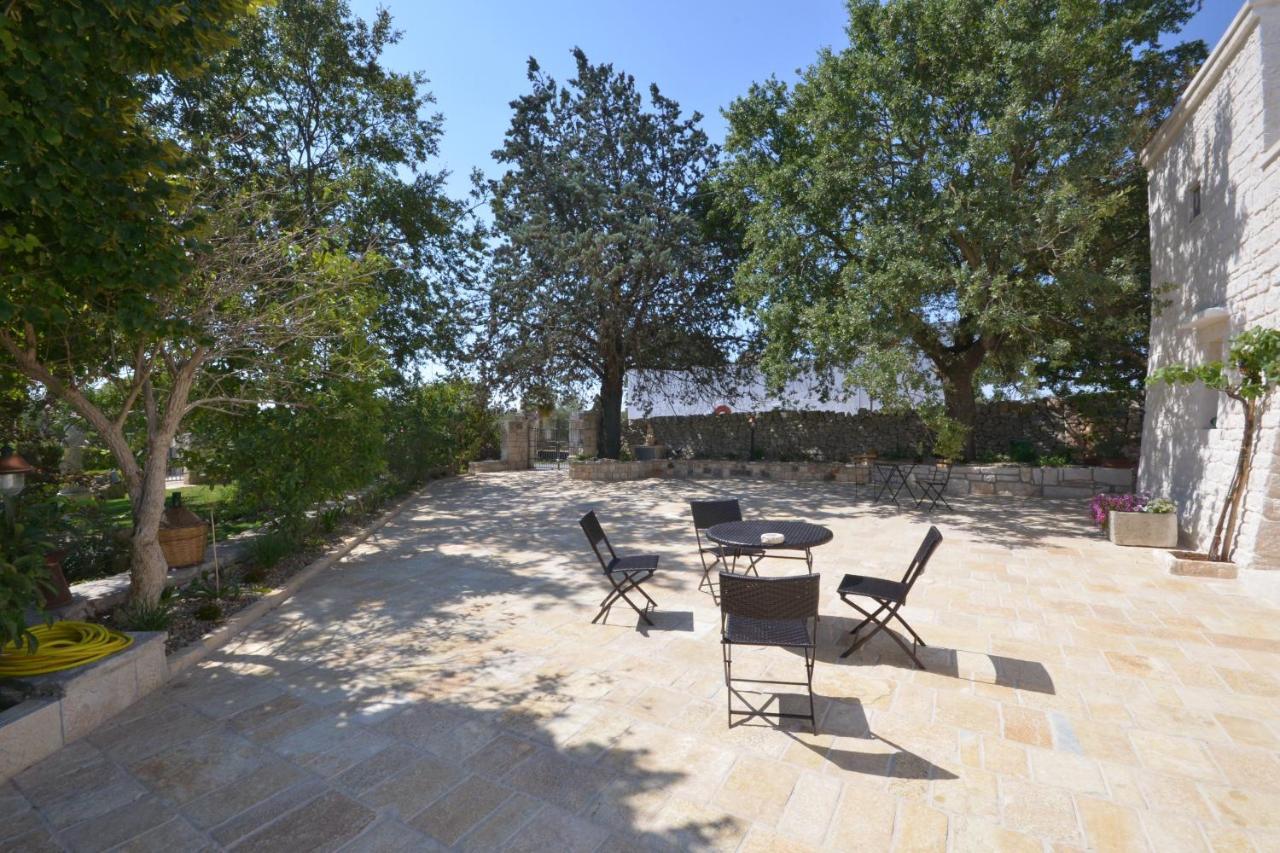 Bed and Breakfast Trulli Petra Chiara Locorotondo Esterno foto